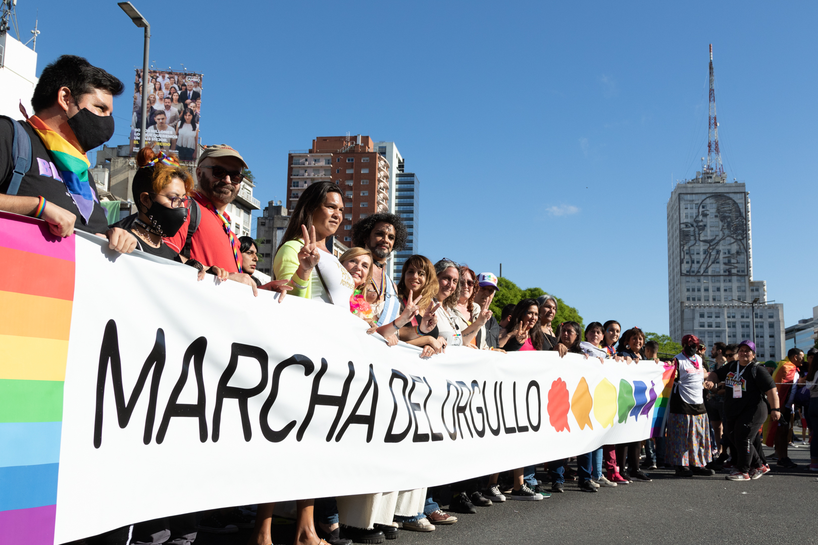 Multitudinaria fiesta en la XXX Marcha del Orgullo – FALGBT